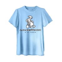 La señora a la fresca / Camiseta azul