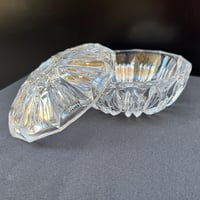 Image 6 of Bonbonnière sucrier en cristal taillé vintage avec couvercle 1970s - Boîte en cristal
