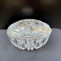 Image 4 of Bonbonnière sucrier en cristal taillé vintage avec couvercle 1970s - Boîte en cristal