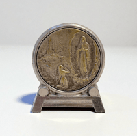 Image 1 of Médaille sur socle en métal argenté de La Vierge Marie  - Souvenir de Lourdes 1930