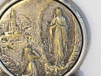 Image 3 of Médaille sur socle en métal argenté de La Vierge Marie  - Souvenir de Lourdes 1930