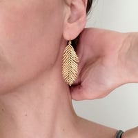 Image 2 of Boucles d'oreilles dorées Plume