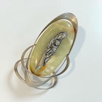 Image 5 of Souvenir religieux Vierge à l'enfant - étain et pierre onyx - Vierge Marie - 1960 - 70