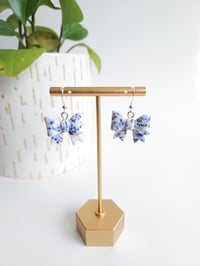 Image 3 of Faux Porcelain 3D Bows