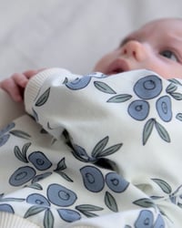 Image 1 of T-SHIRT ORSO - illustration bleuets | Coton biologique