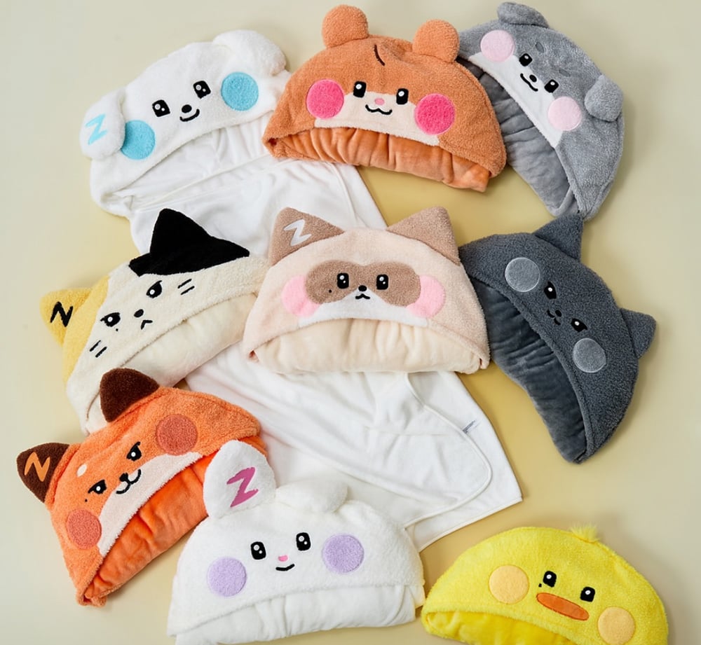 Image of ZEROBASEONE Zeroni ‘Fluffy Wonderland’ Hooded Blanket