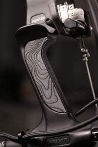 Image 3 of Hoyt ALPHA-X Carbon Grip