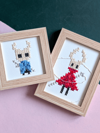 Image 1 of Cadres brodés "Knight & Hornet"