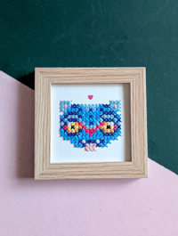 Image 1 of Cadre brodé "Derpy" tigre bleu