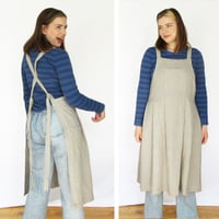 Image 2 of Pleated Linen Apron for Artists with Cross Back Straps and 3 pockets. No25:2