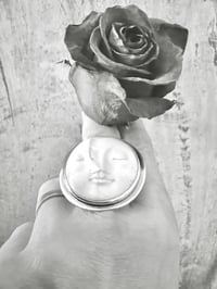 Image 10 of 'Un salut à l'amour' . Handmade statement sterling silver ring