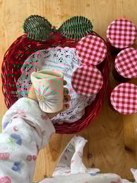 Image 2 of daisy travel mug