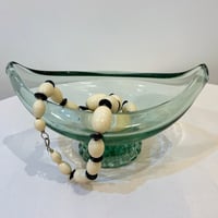 Image 4 of Coupe à fruits sur pied en verre soufflé vert italien - vintage années 50/60 - Forme gondole 