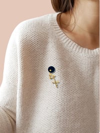 Image 1 of Roma - broche tige fleur - 4 coloris