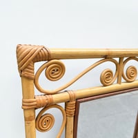 Image 6 of Grand miroir mural en rotin rectangulaire des années 60 - Arabesques - style Franco Albini