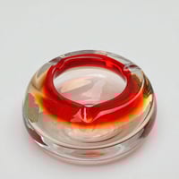 Image 1 of Gros cendrier sommerso en verre rouge - verreries de Fauquez - Artisanat belge 1970
