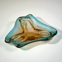 Image 5 of Grand vide-poche Sommerso en verre bleu jaune - Murano Venise  Artisanat d'Art 1970