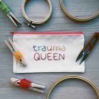 TRAUMA QUEEN - ASTUCCIO