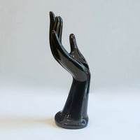 Image 7 of Main baguier soliflore en porcelaine noire vintage 1970 - vase - soliflore porte-bijoux