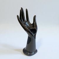 Image 1 of Main baguier soliflore en porcelaine noire vintage 1970 - vase - soliflore porte-bijoux