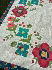 Image 4 of Laurel Wreath Quilt