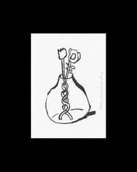 Jarrón con flores postal