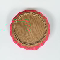 Image 8 of Bouteille en scoubidou rose fluo  vintage – carafe rétro 60s déco pop