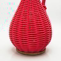 Image 5 of Bouteille en scoubidou rose fluo  vintage – carafe rétro 60s déco pop