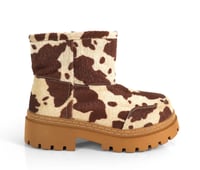 Image 1 of Trata short