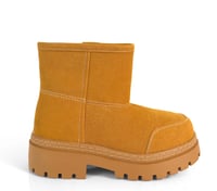 Image 3 of Trata short