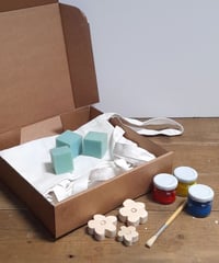 Image 1 of Experience Box - Aprons - Flower Blocks