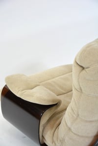 Image 7 of Fauteuil Marsala et son repose pied Ligne Roset beige clair
