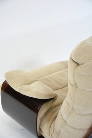 Image of Fauteuil Marsala et son repose pied Ligne Roset beige clair