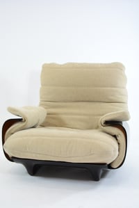 Image 11 of Fauteuil Marsala et son repose pied Ligne Roset beige clair