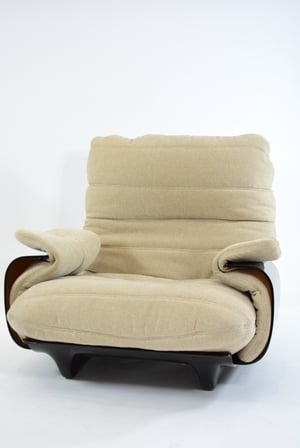 Image of Fauteuil Marsala et son repose pied Ligne Roset beige clair