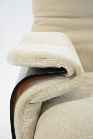 Image of Fauteuil Marsala et son repose pied Ligne Roset beige clair