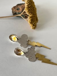 Image 1 of Ohrringe Gewitterwolken mit Citrin-Steckern