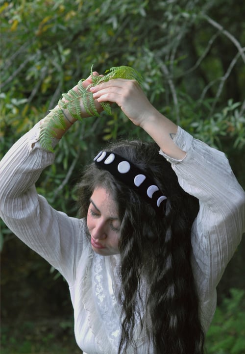 Image of  PREVENTA Diadema Sisters of the Moon (black) _ LUNA LLENA