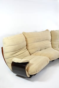 Image 15 of Fauteuil Marsala et son repose pied Ligne Roset beige clair