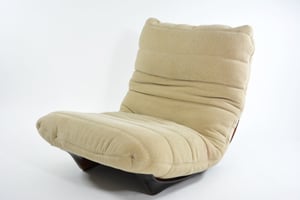 Image of Chauffeuse Marsala Ligne Roset et son repose pied beige clair