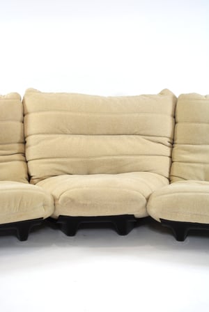 Image of Chauffeuse Marsala Ligne Roset et son repose pied beige clair