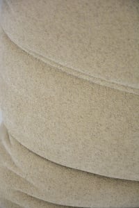 Image 13 of Chauffeuse et son repose pied Marsala Ligne Roset beige clair