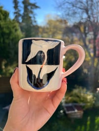 Image 2 of The Swan - Mug 01