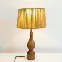 Image 1 of Lampe de Philippe Capelle vintage 1970 en bois tourné ciré et abat-jour en corde