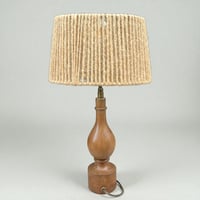Image 3 of Lampe de Philippe Capelle vintage 1970 en bois tourné ciré et abat-jour en corde