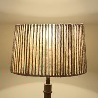 Image 5 of Lampe de Philippe Capelle vintage 1970 en bois tourné ciré et abat-jour en corde