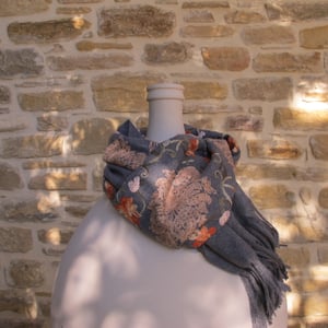 Image of Sciarpe in cashmere ricamate | Embroidered cashmere scarves