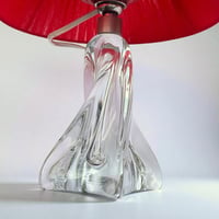 Image 6 of Lampe à poser en cristal vintage 1940 - 50 et abat-jour plissé ruban rouge