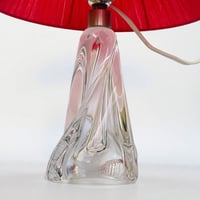 Image 9 of Lampe à poser en cristal vintage 1940 - 50 et abat-jour plissé ruban rouge