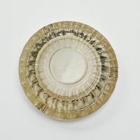 Image 2 of Cendrier rond en verre jaune à facettes - Verre rosaline  - vintage 1940 Luminarc.